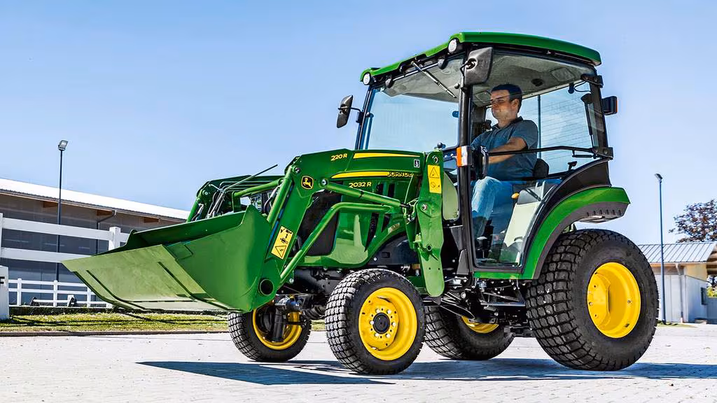 2032R Kompakttraktor